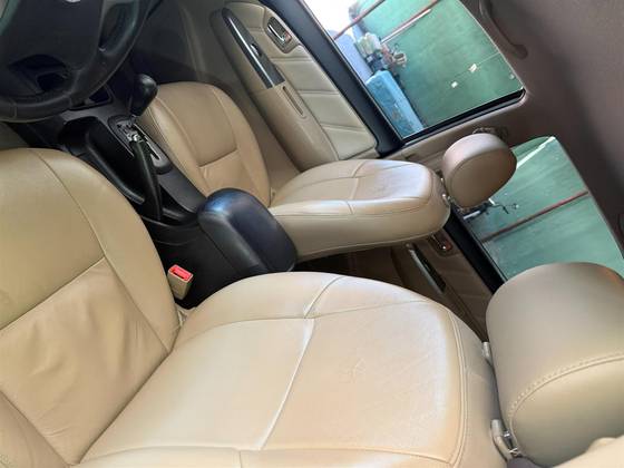 TOYOTA HILUX SW4 2.7 SR 7 LUGARES 4X2 16V FLEX 4P AUTOMÁTICO TOYOTA HILUX SW4 2.7 SR 7 LUGARES 4X2 16V FLEX 4P AUTOMÁTICO
